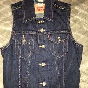 Sleeveless Jean Jacket || Levi’s
